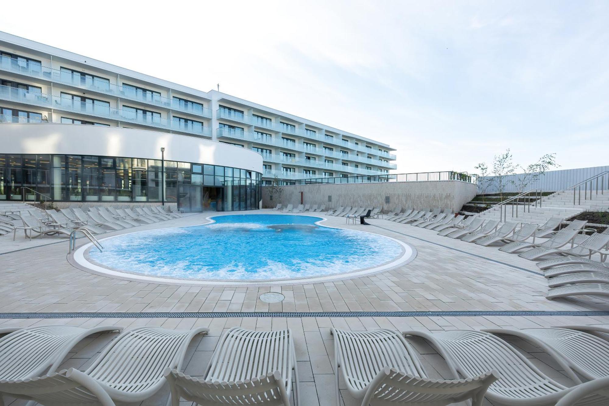 Family Apartment With Gym And Swimming Pool By Renters Prestige Kołobrzeg Exteriör bild
